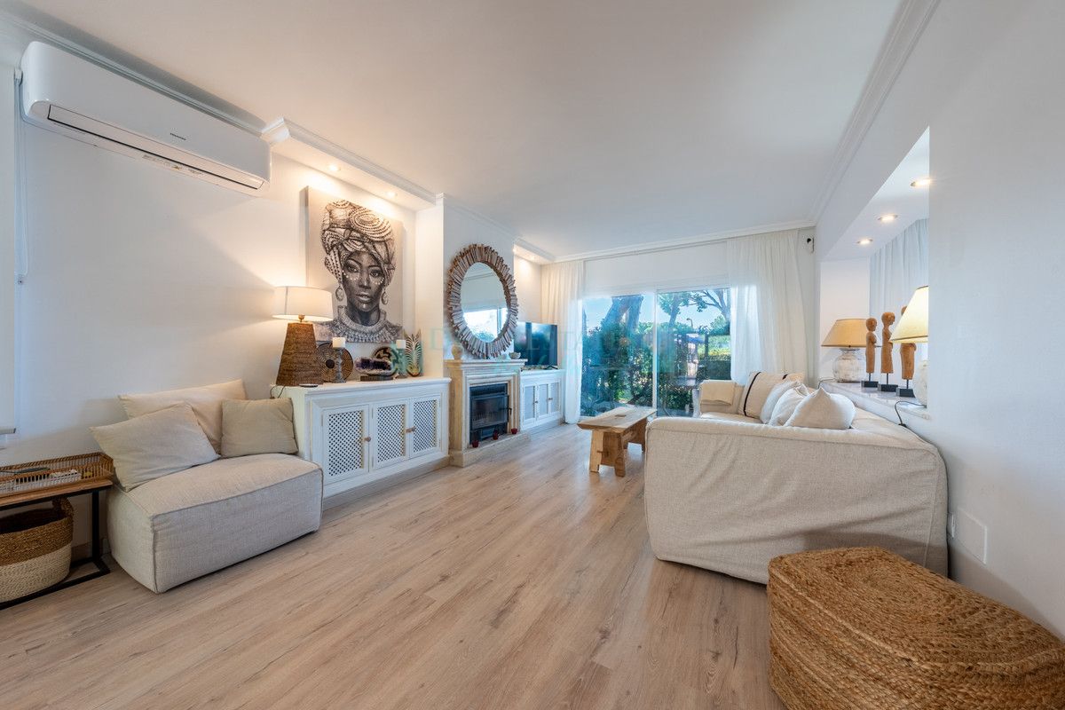 Villa Pareada en venta en Hacienda las Chapas, Marbella Este