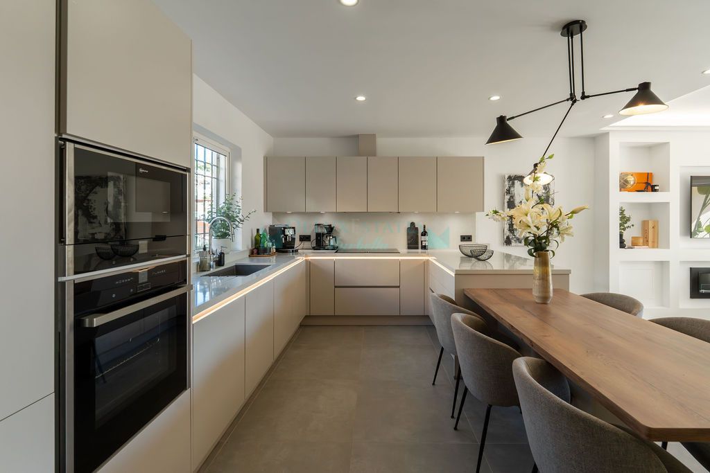 Town House for sale in Nueva Andalucia