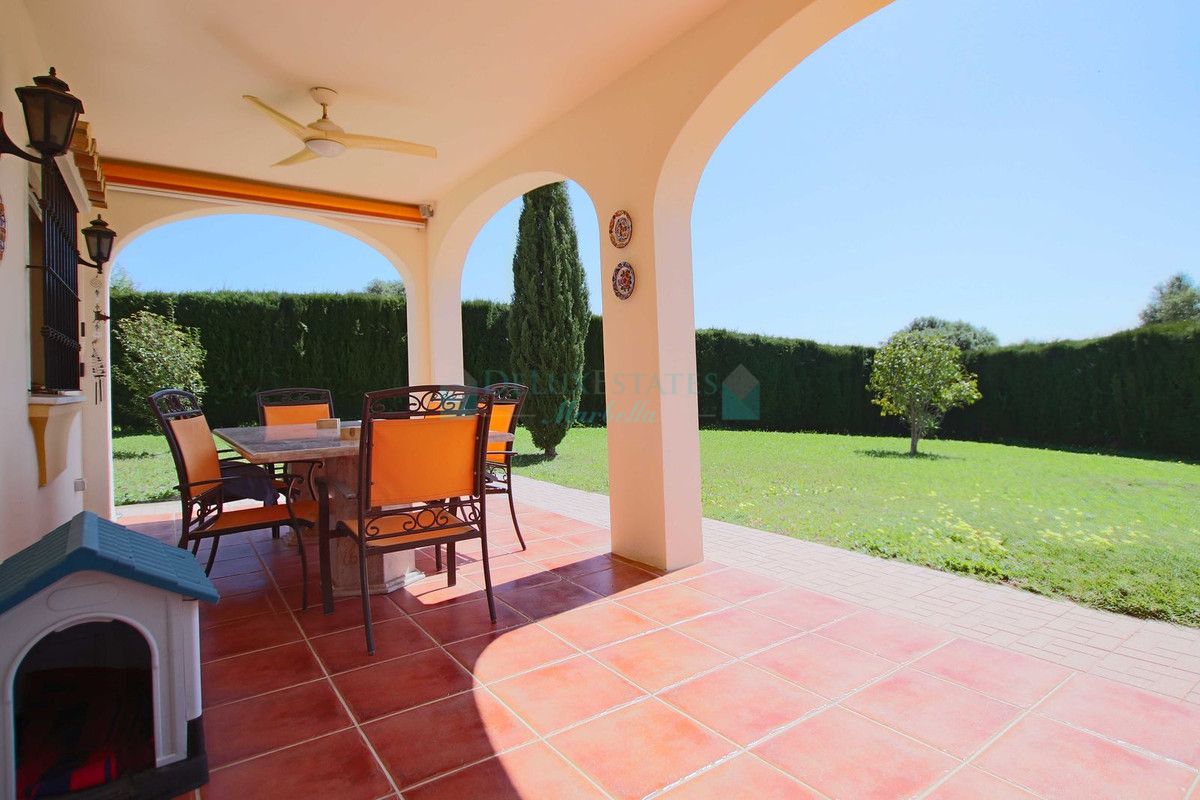 Villa for sale in Estepona