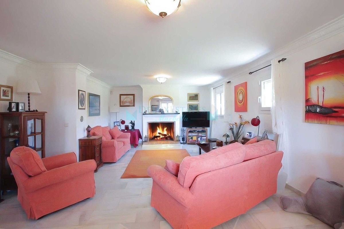 Villa for sale in Estepona