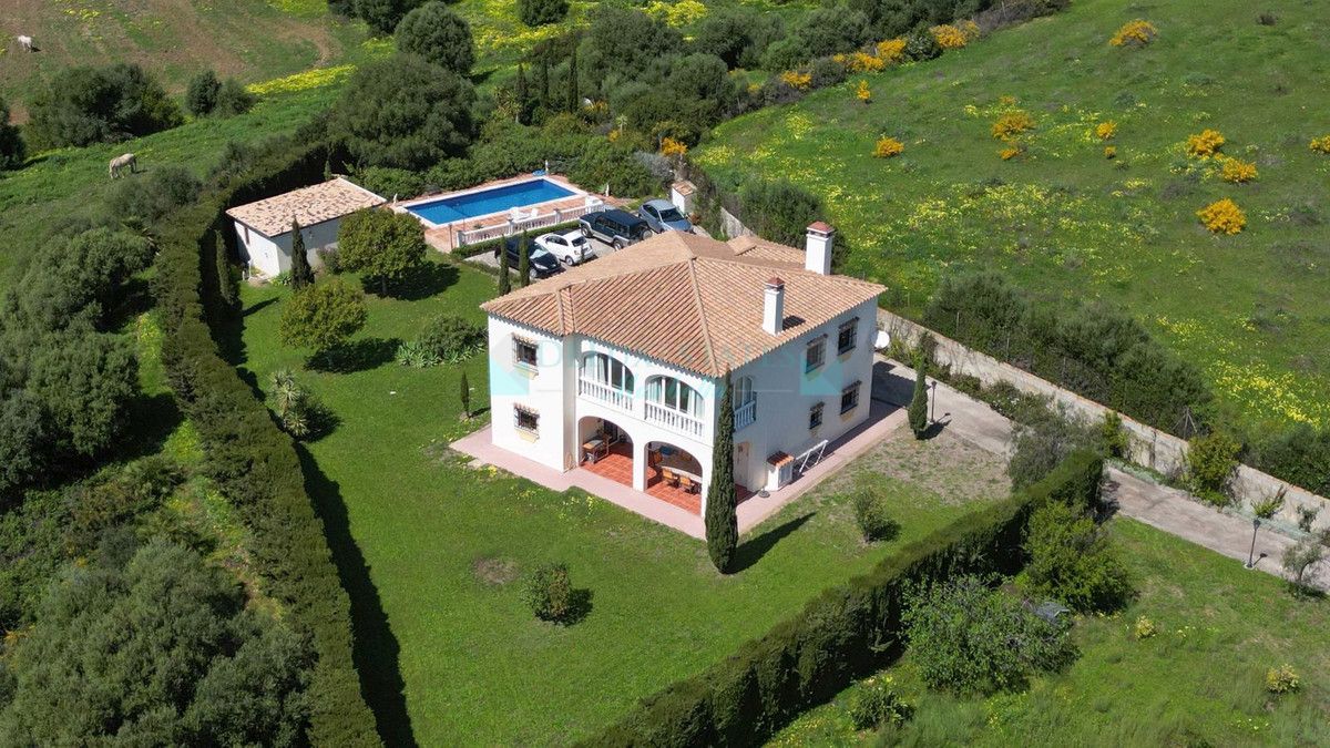 Villa for sale in Estepona