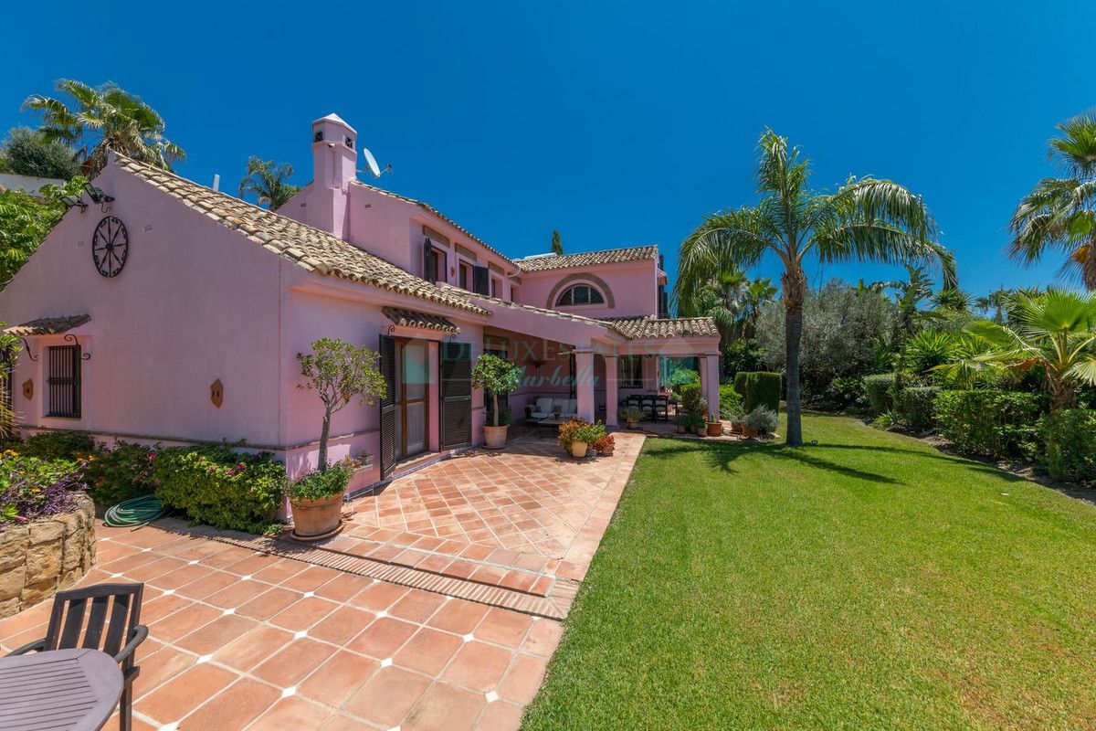 Villa for sale in Benahavis