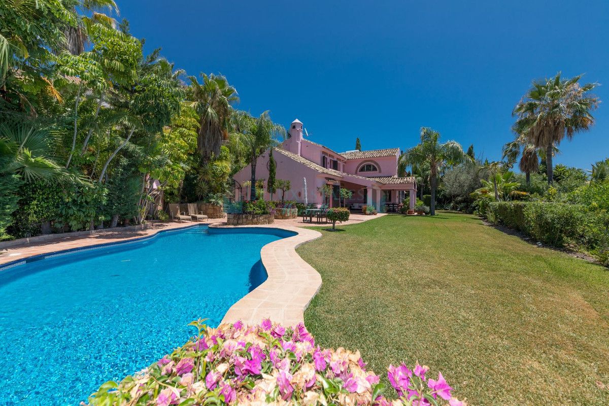 Villa for sale in Benahavis