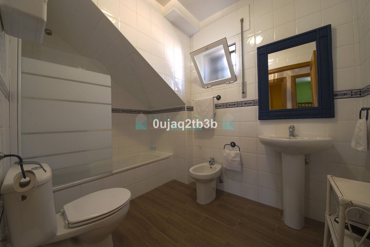 Villa for sale in Estepona