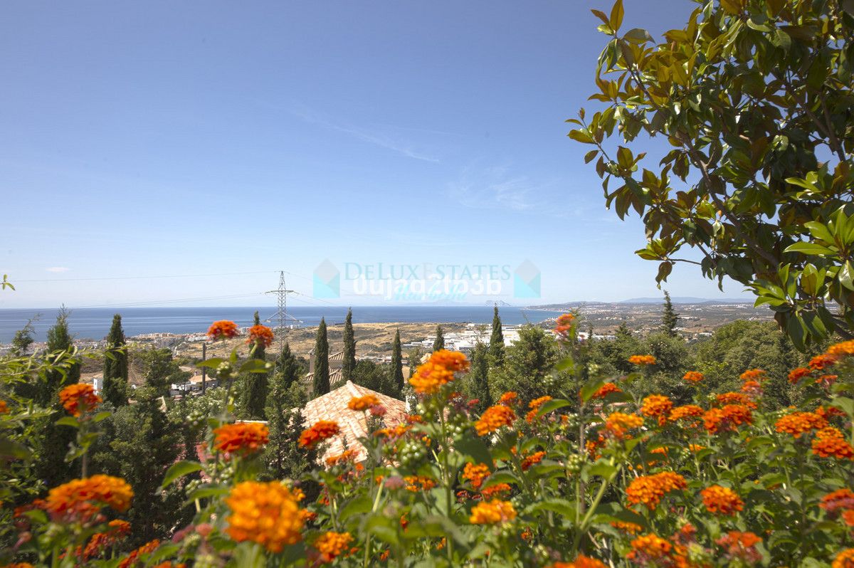 Villa for sale in Estepona
