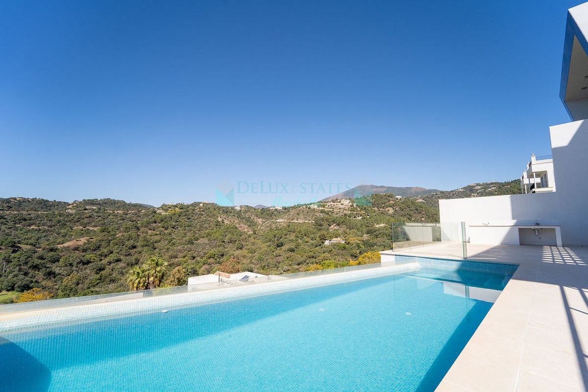 Villa en venta en Los Arqueros, Benahavis
