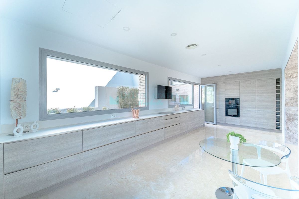 Villa en venta en Los Arqueros, Benahavis