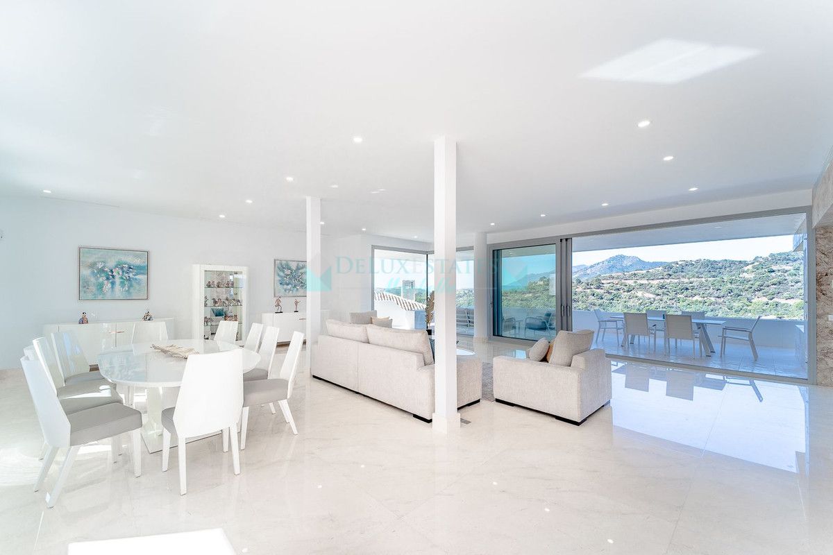 Villa en venta en Los Arqueros, Benahavis