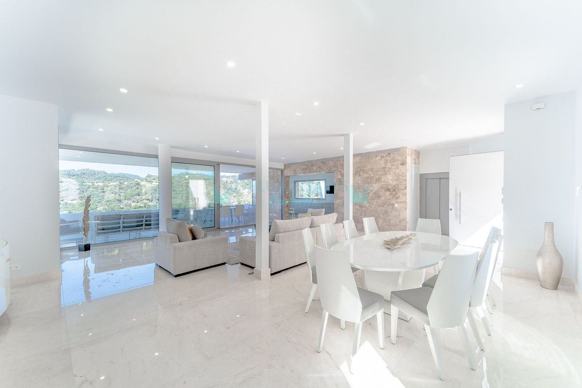 Villa en venta en Los Arqueros, Benahavis