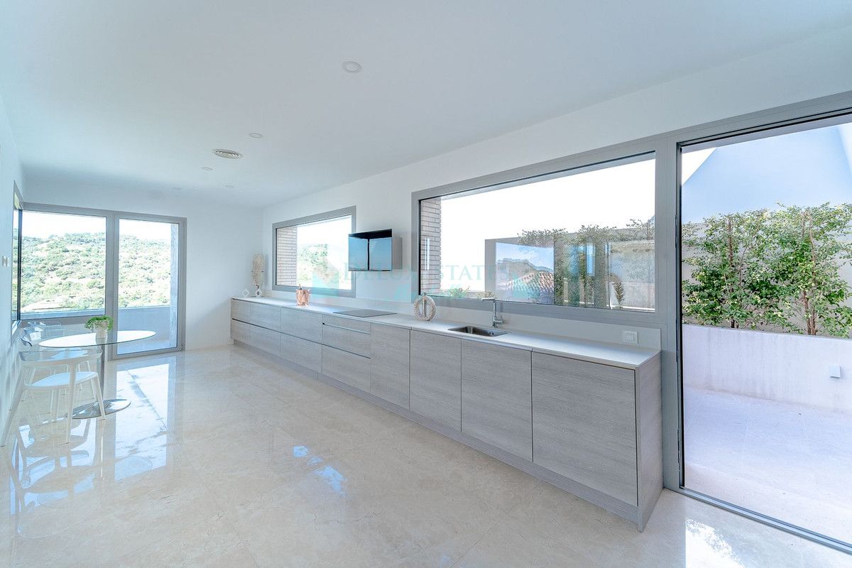 Villa en venta en Los Arqueros, Benahavis