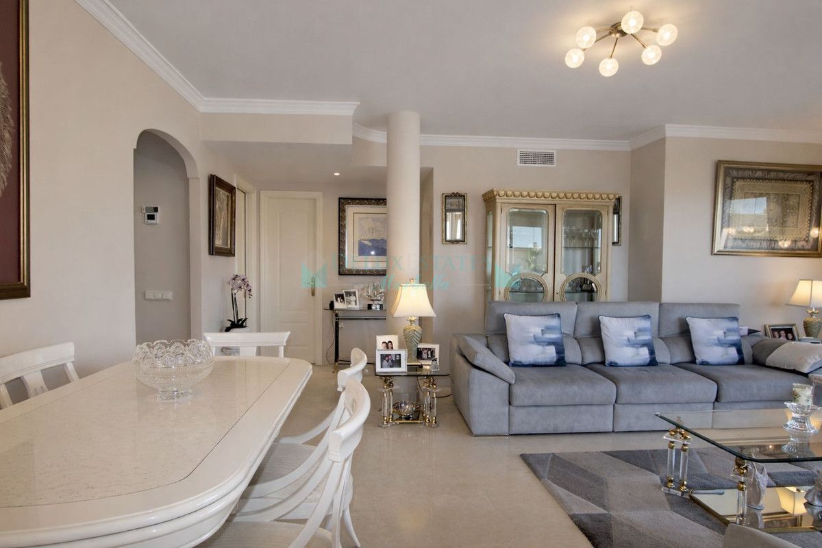 Penthouse for sale in Elviria, Marbella East