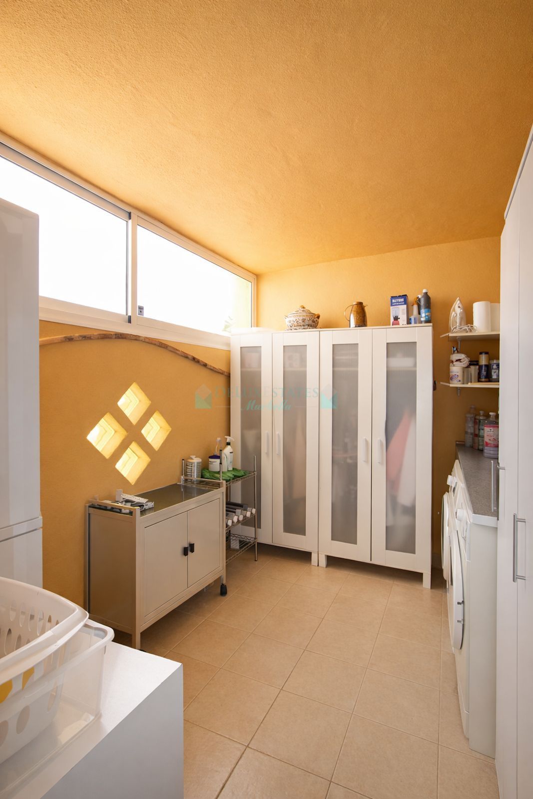 Penthouse for sale in Elviria, Marbella East