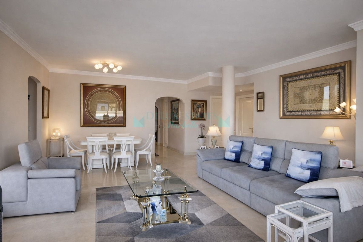Penthouse for sale in Elviria, Marbella East