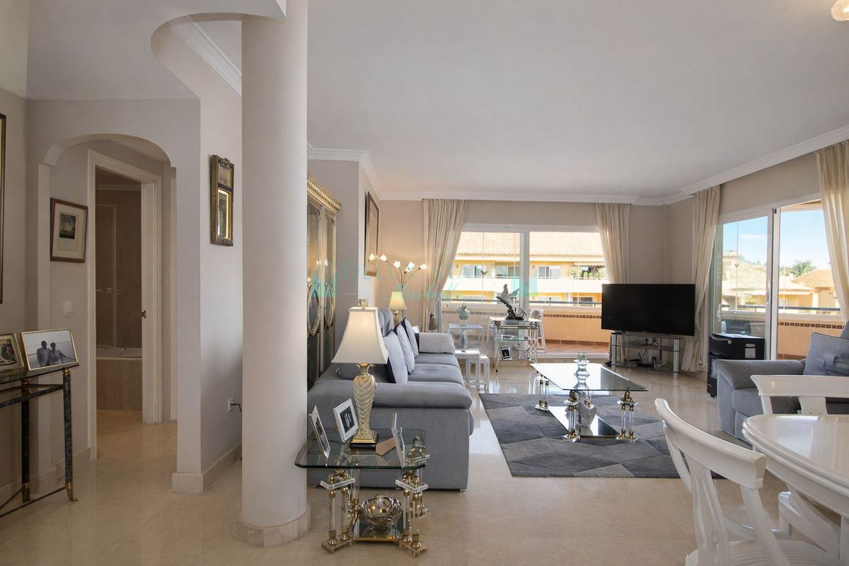 Penthouse for sale in Elviria, Marbella East