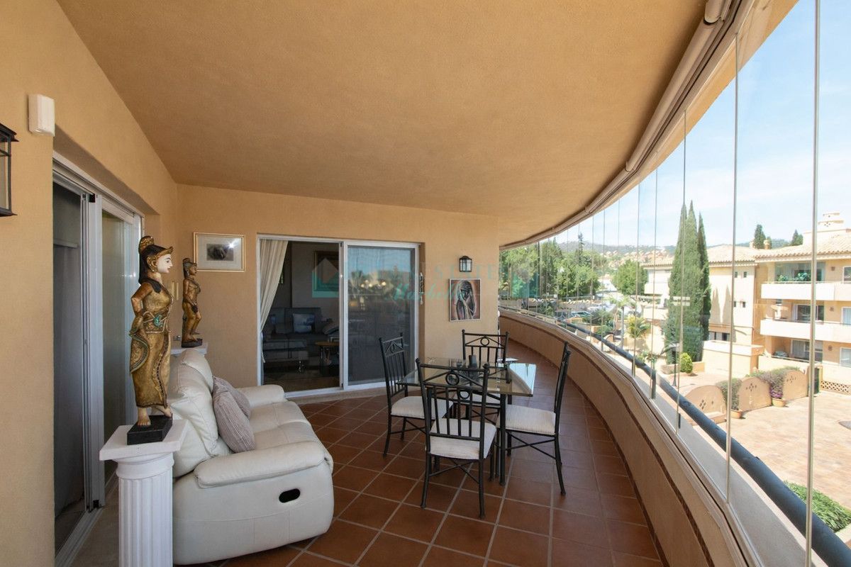 Penthouse for sale in Elviria, Marbella East