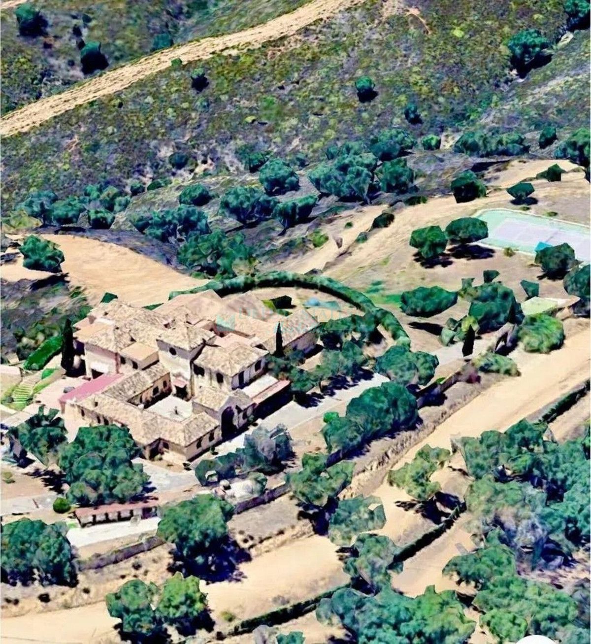 Villa for sale in La Mairena, Marbella East