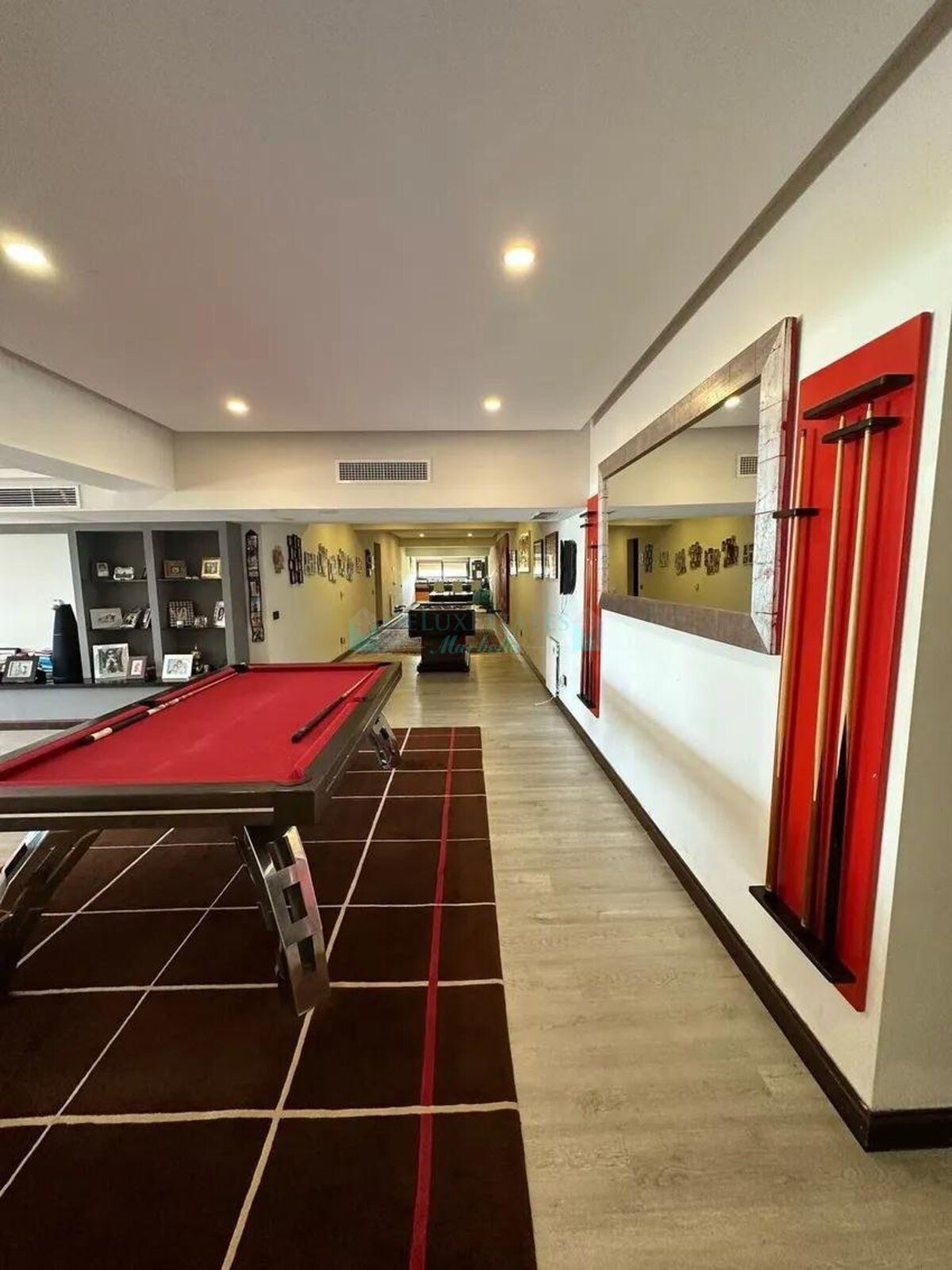 Villa for sale in La Mairena, Marbella East