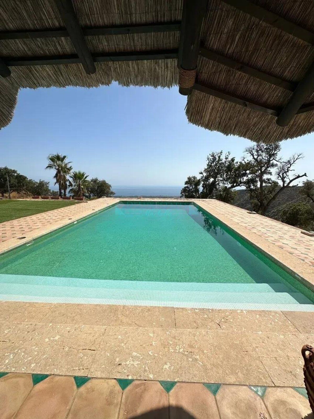 Villa for sale in La Mairena, Marbella East