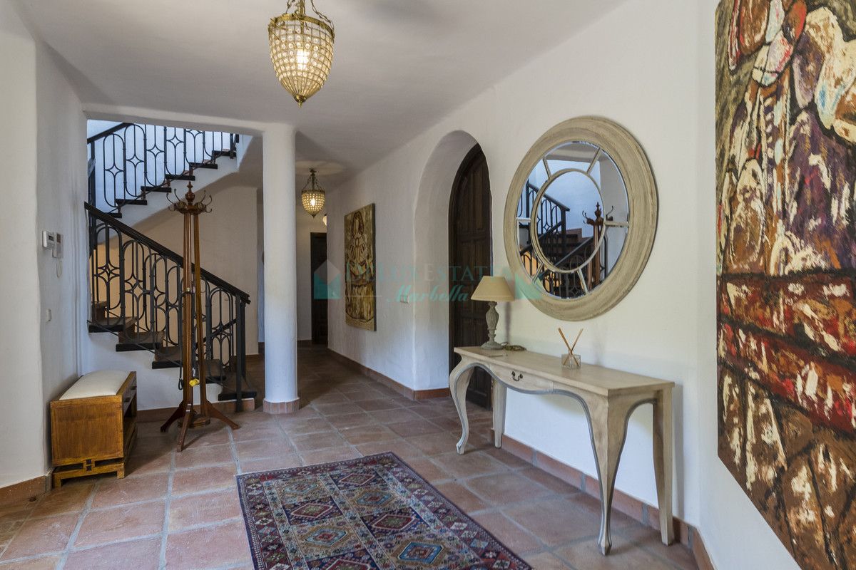 Villa for rent in Benahavis