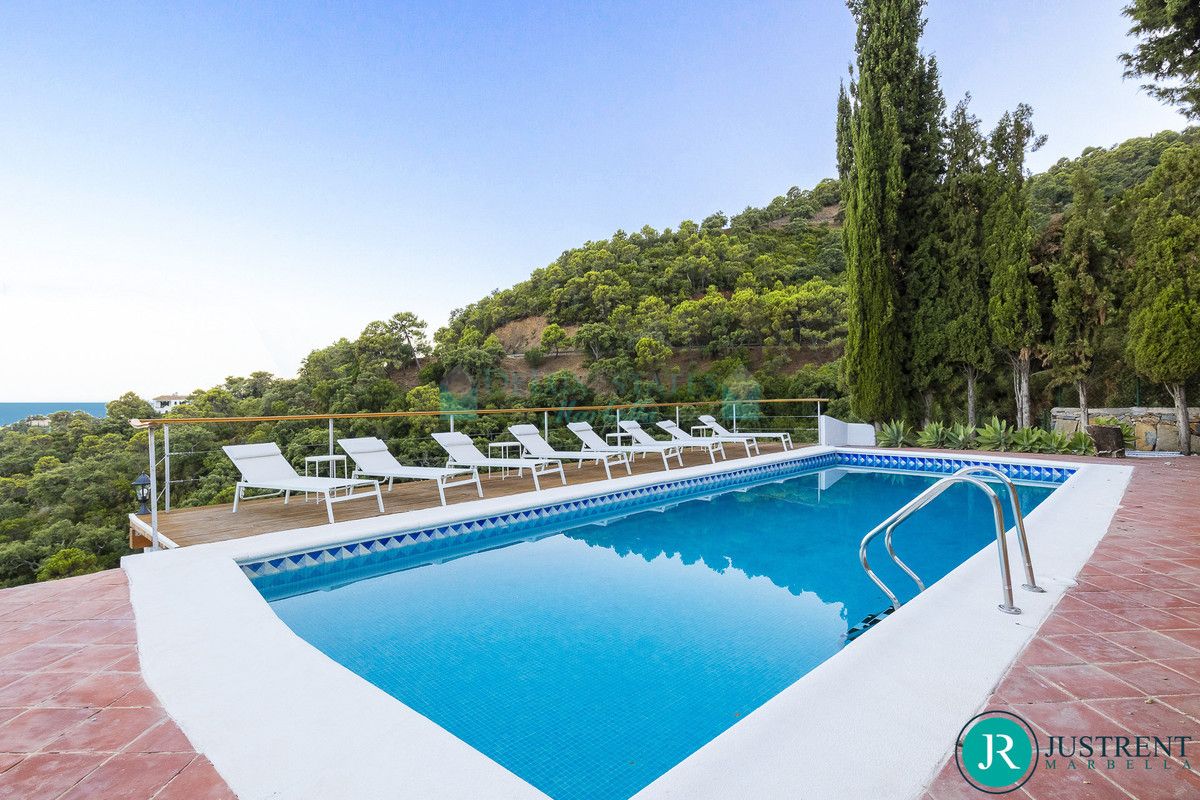Villa for rent in Benahavis