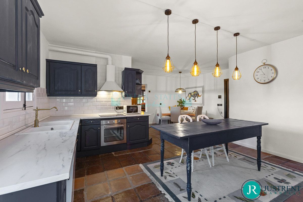 Villa for rent in Benahavis
