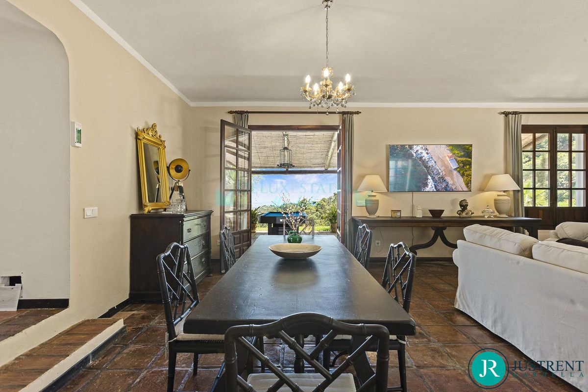Villa for rent in Benahavis