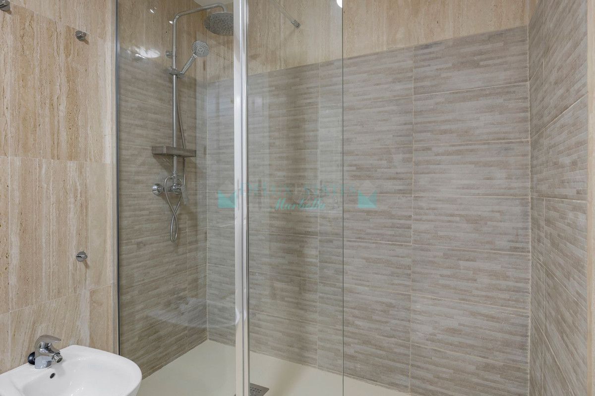 Apartamento en venta en Elviria, Marbella Este