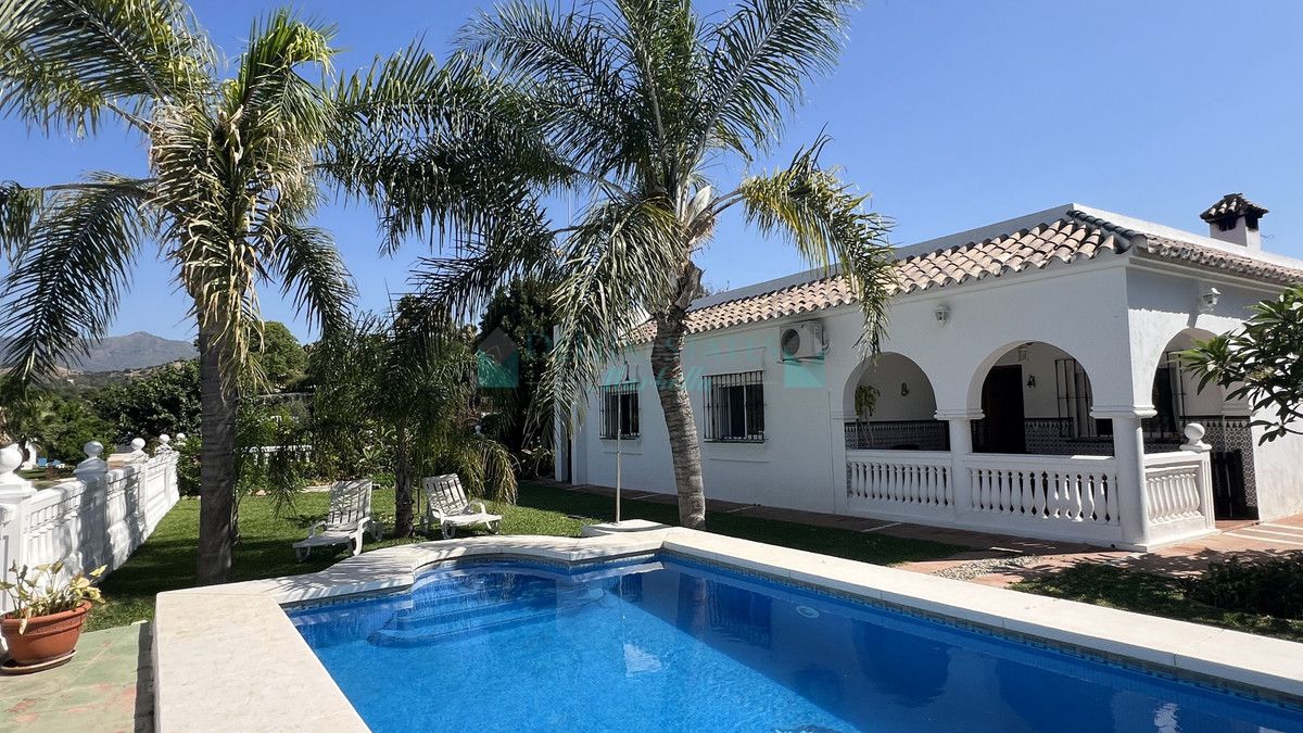 Finca for sale in Estepona