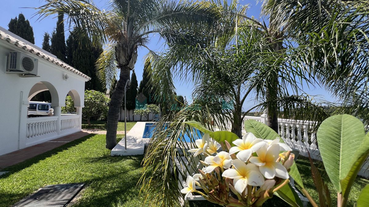 Finca for sale in Estepona