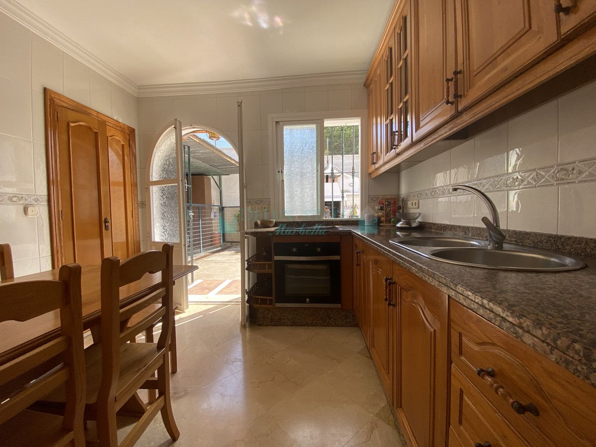 Finca for sale in Estepona