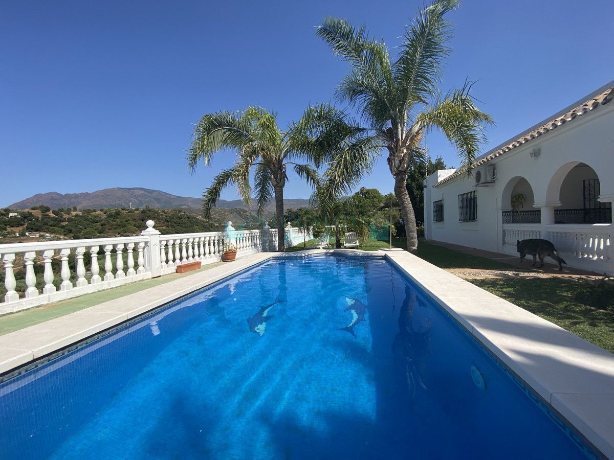 Finca for sale in Estepona