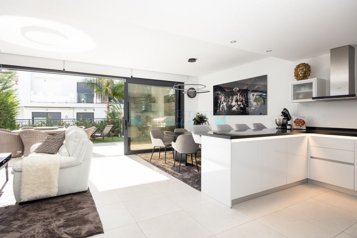 Town House for sale in Estepona