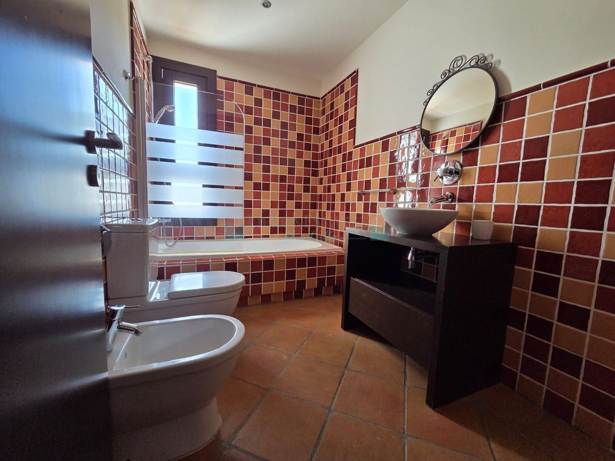 Semi Detached Villa for rent in Benahavis