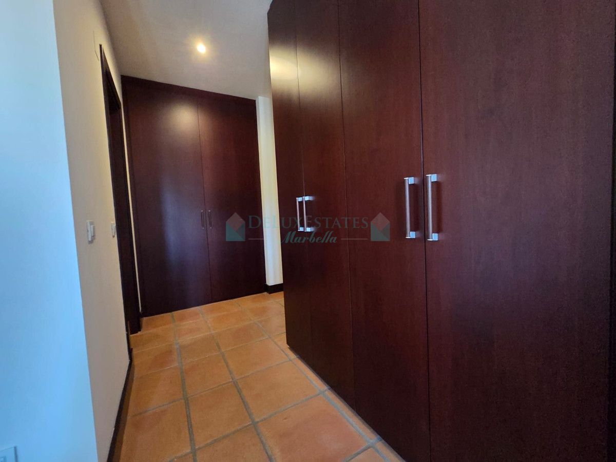 Semi Detached Villa for rent in Benahavis