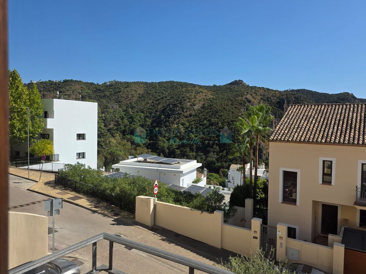 Semi Detached Villa for rent in Benahavis