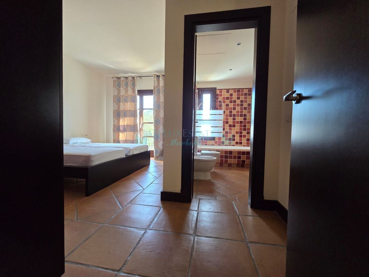 Semi Detached Villa for rent in Benahavis