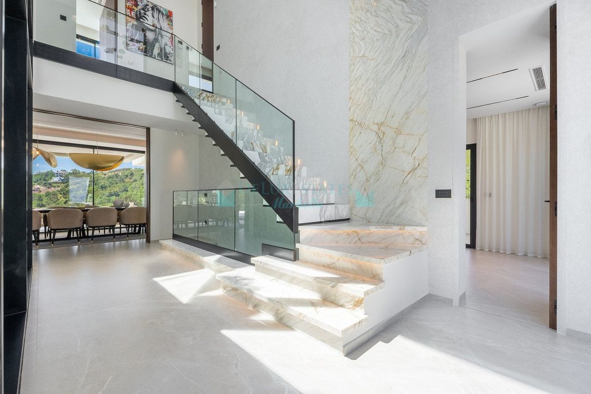 Villa for sale in Benahavis