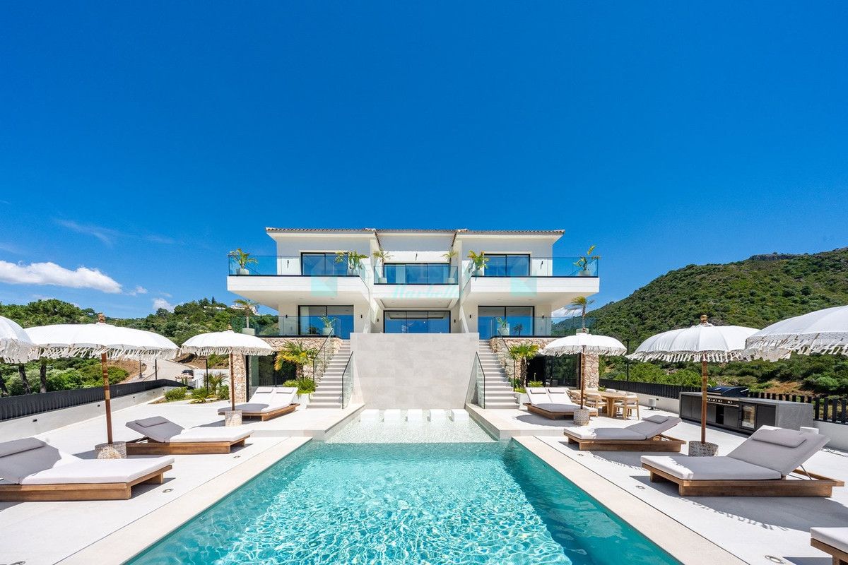 Villa for sale in Benahavis