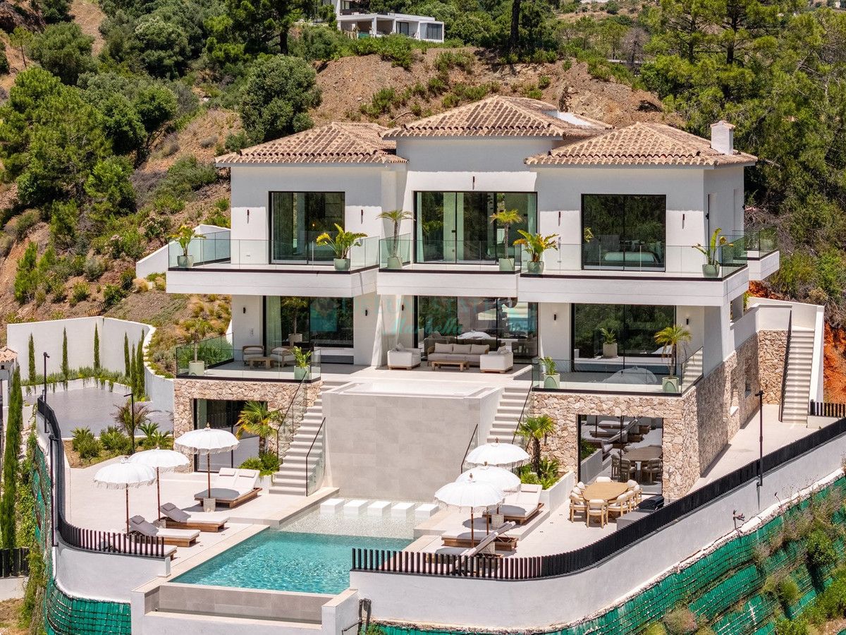 Villa for sale in Benahavis