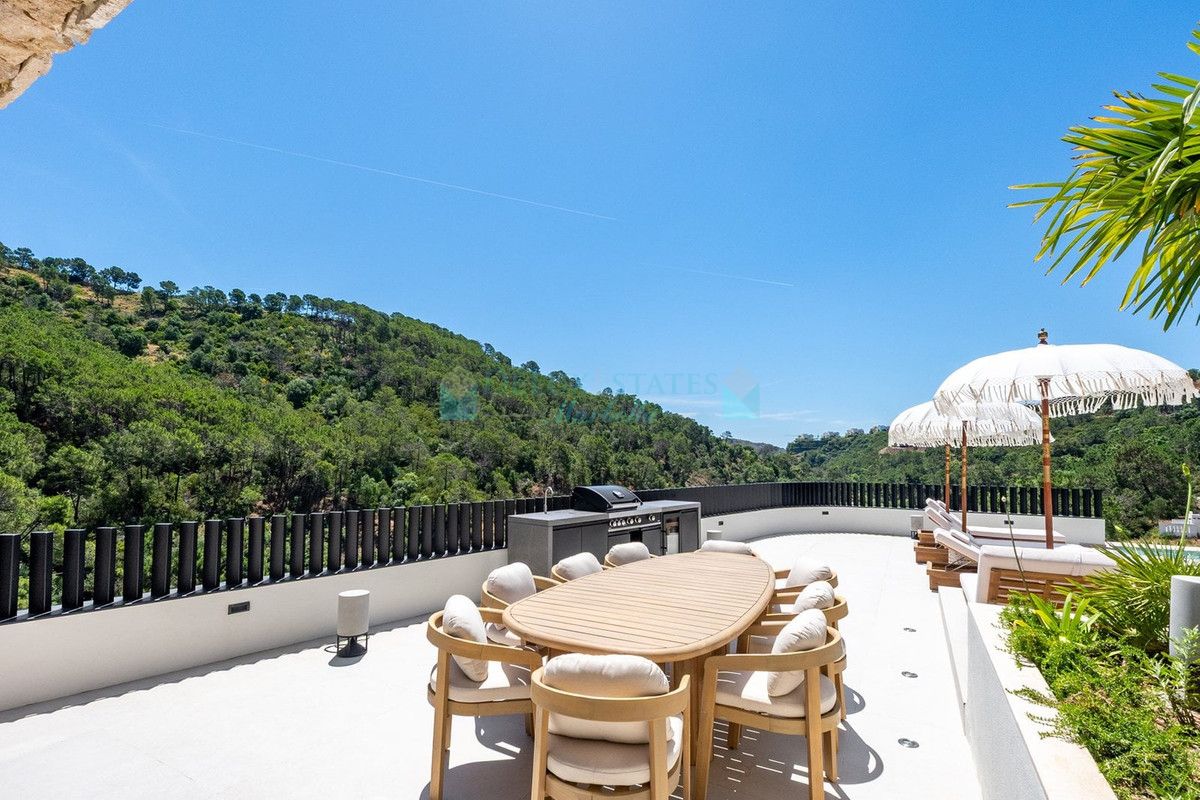 Villa for sale in Benahavis