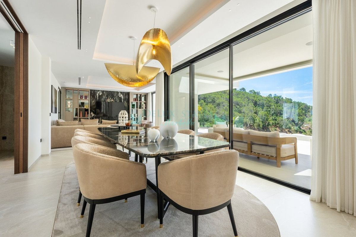Villa for sale in Benahavis