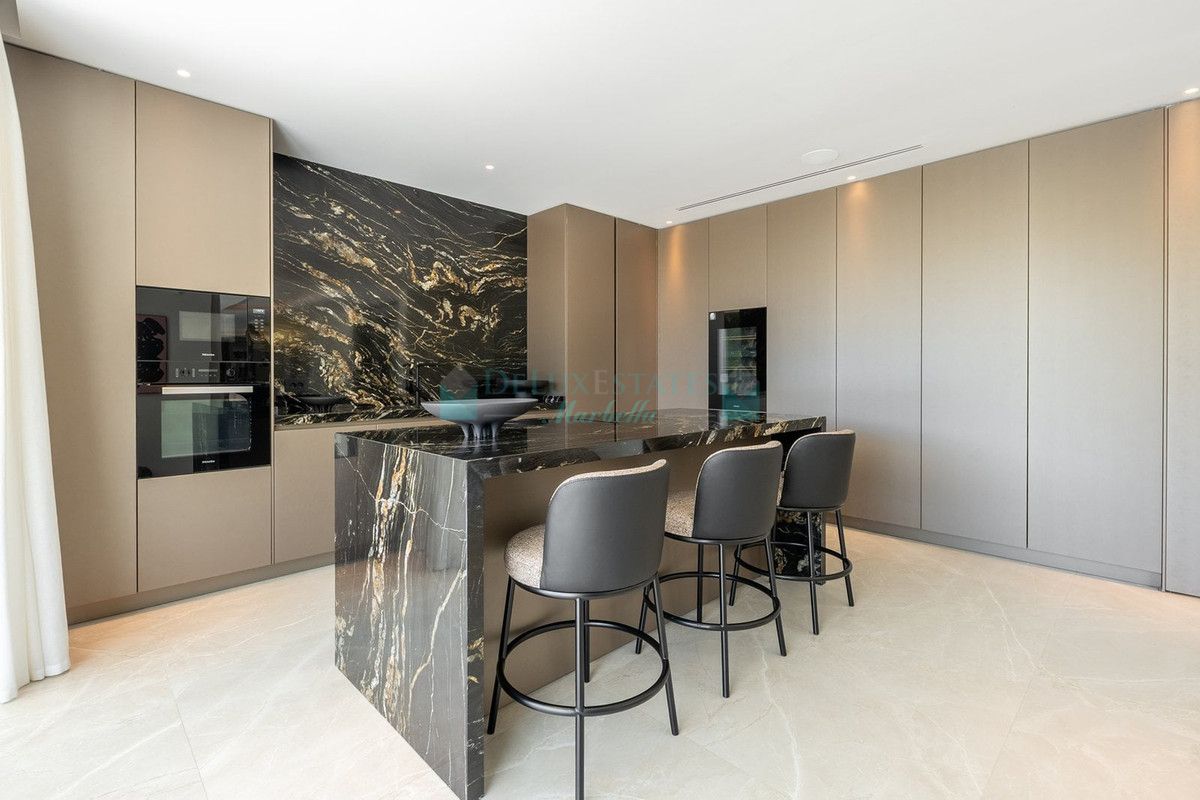 Villa for sale in Benahavis