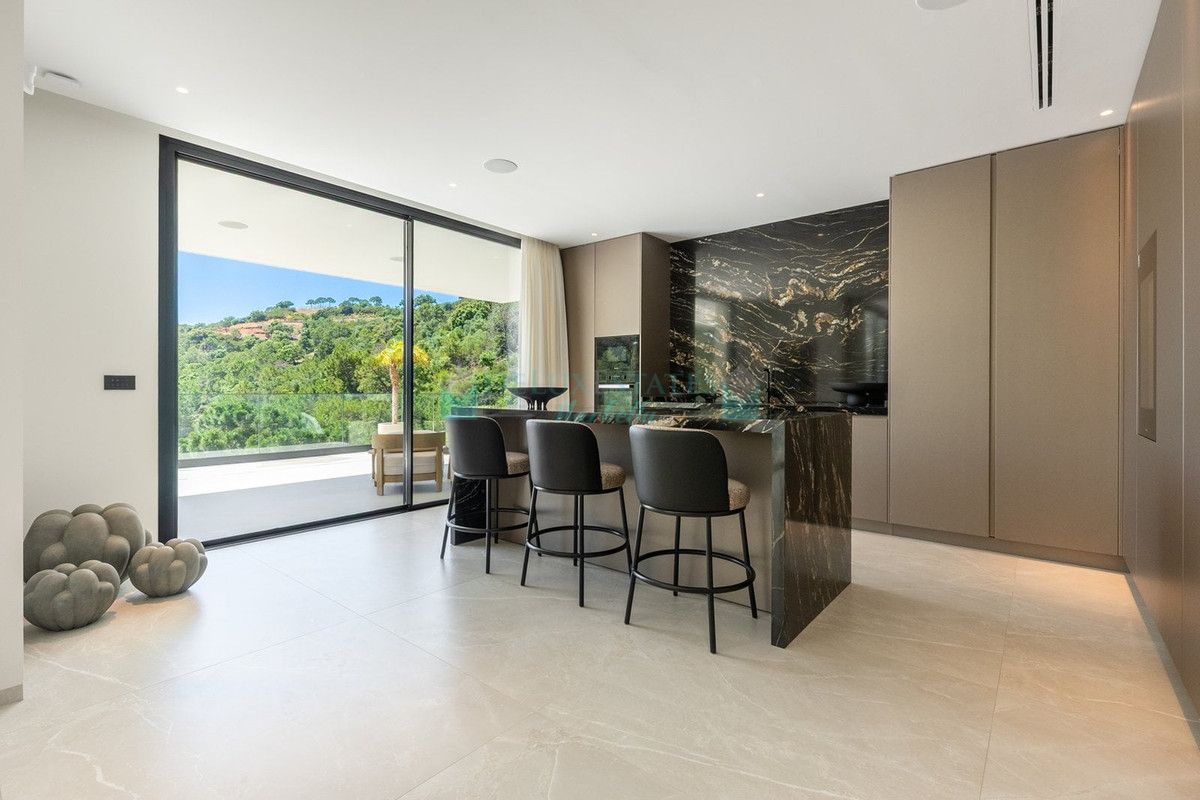 Villa for sale in Benahavis