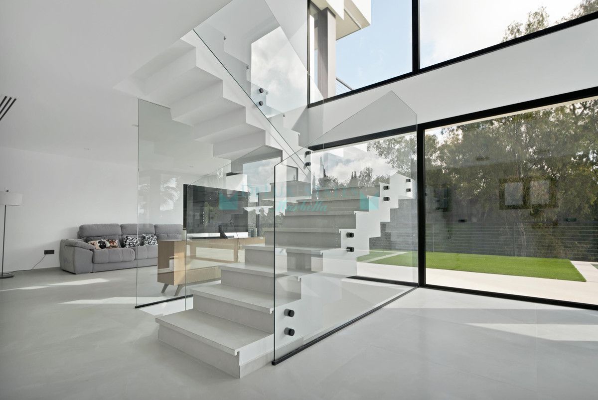 Villa for sale in La Quinta, Benahavis