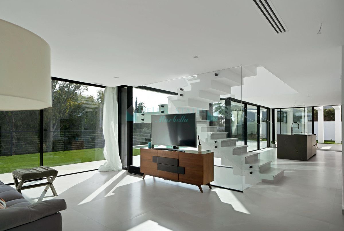 Villa for sale in La Quinta, Benahavis