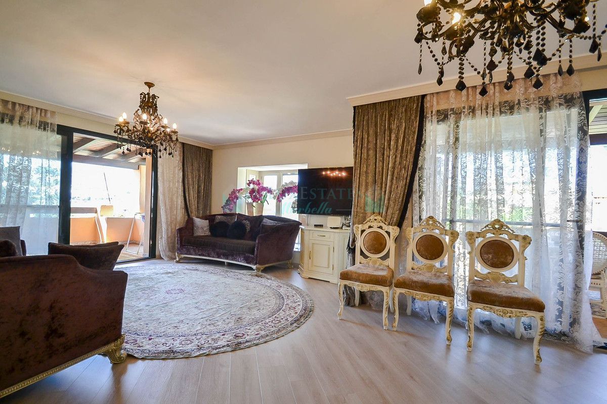 Penthouse for sale in Atalaya, Estepona
