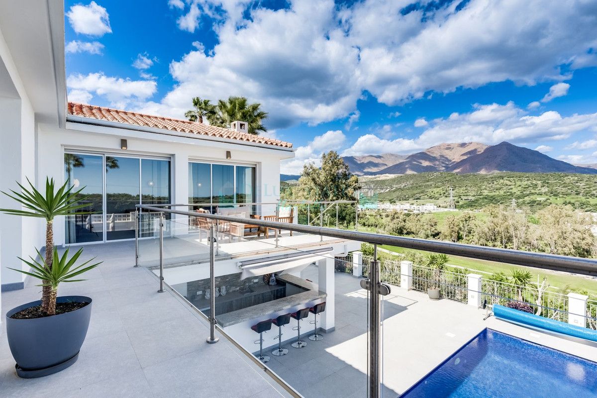 Villa for sale in Estepona