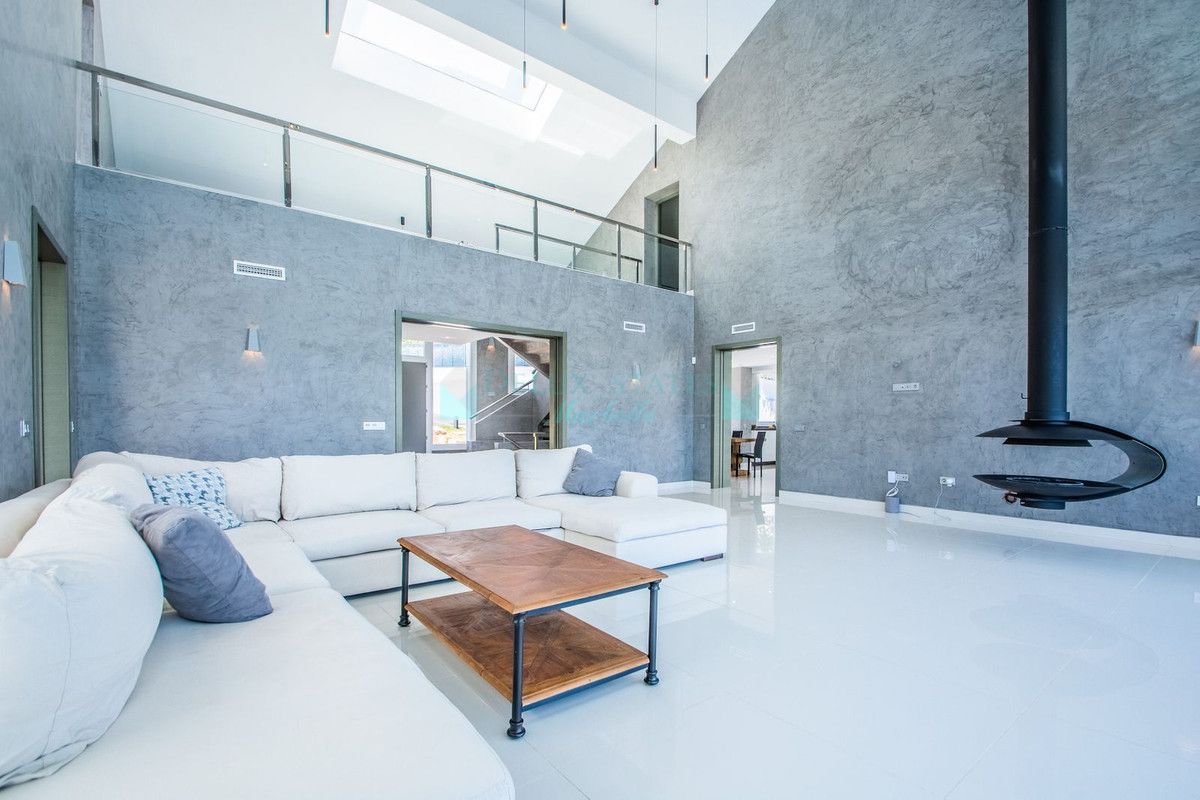 Villa for sale in La Mairena, Marbella East