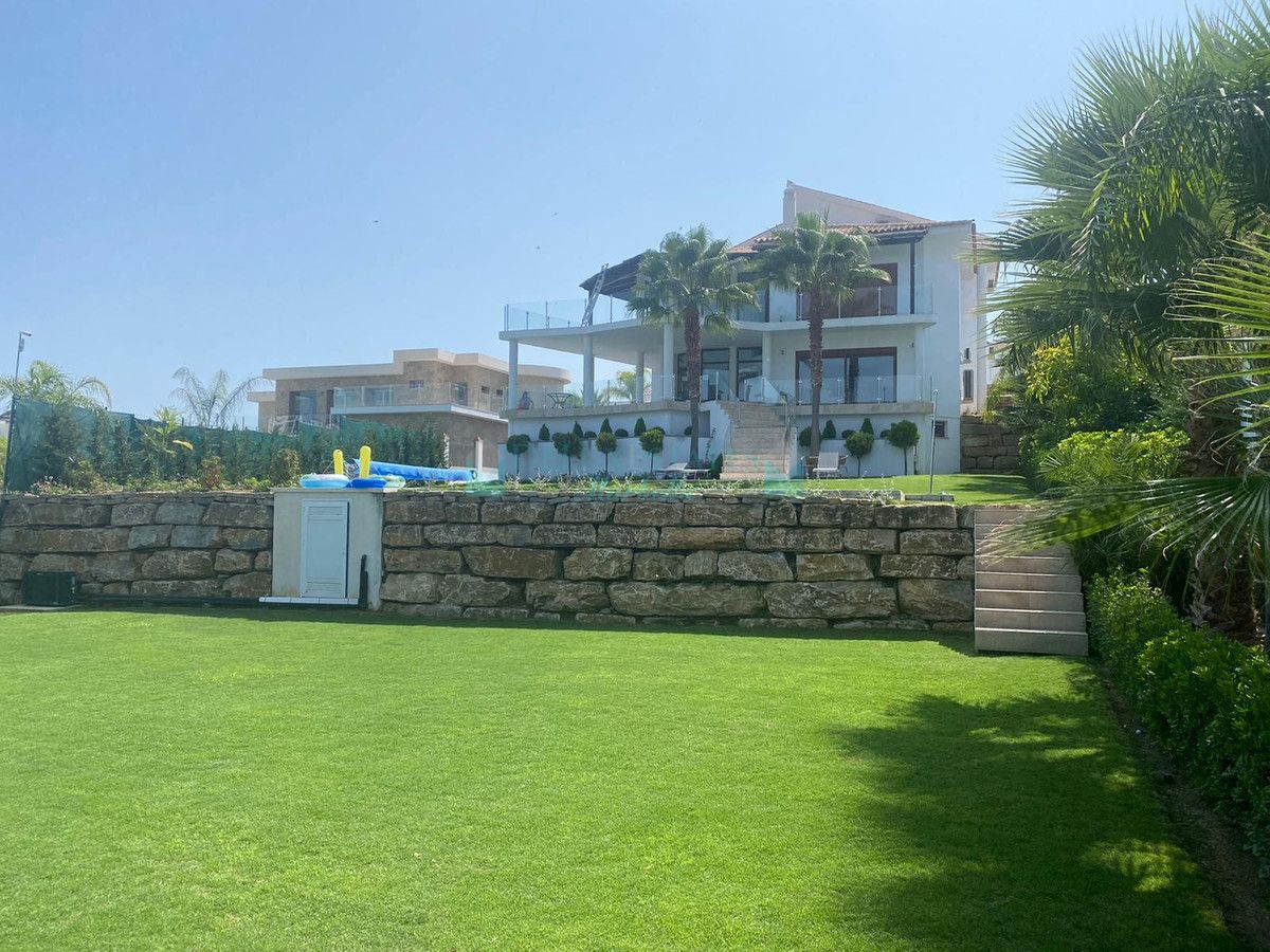 Villa for sale in Benahavis