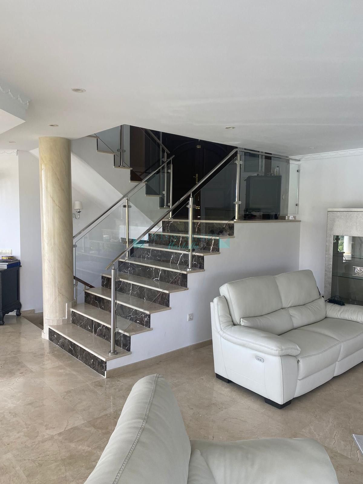 Villa for sale in Benahavis